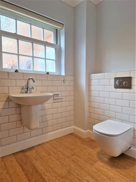 Property photo 3 of 18 Downstairs WC.Jpg