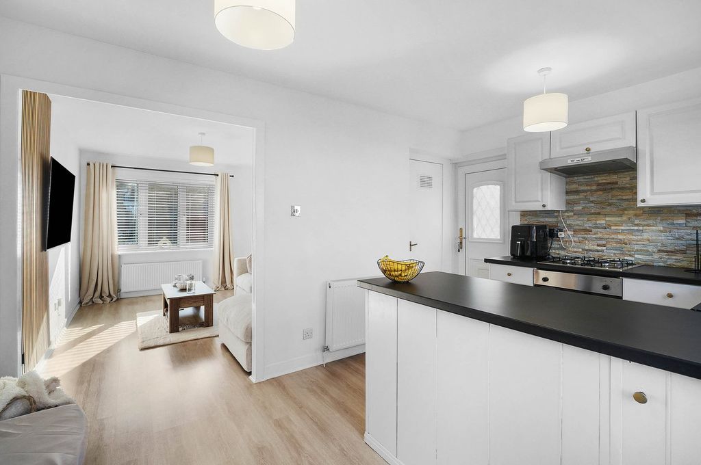 Property photo 2 of 23