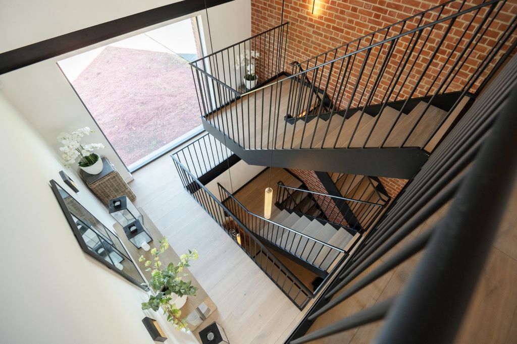 Property photo 3 of 26 Stairwell