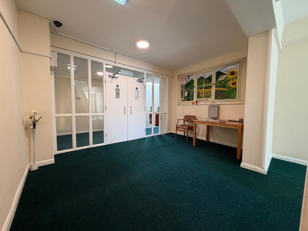 Property photo 2 of 30