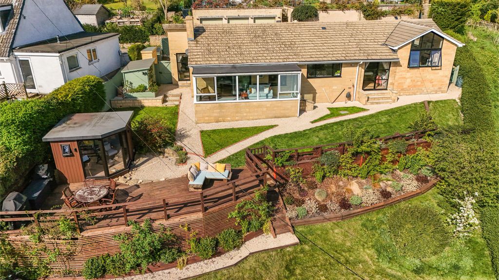 Property photo 1 of 32