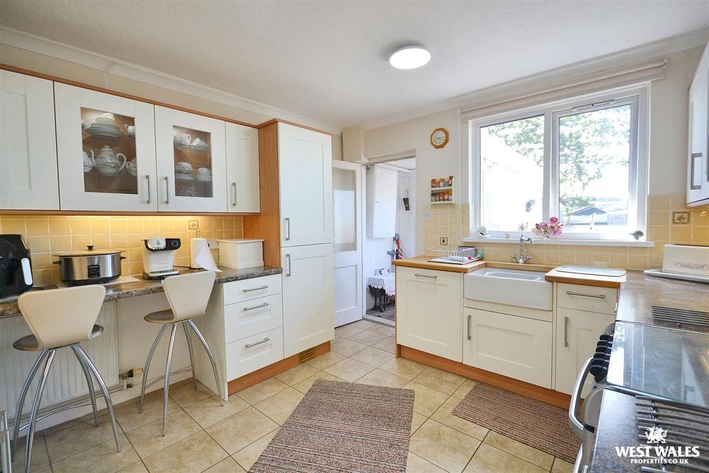 Property photo 2 of 21 Kitchen