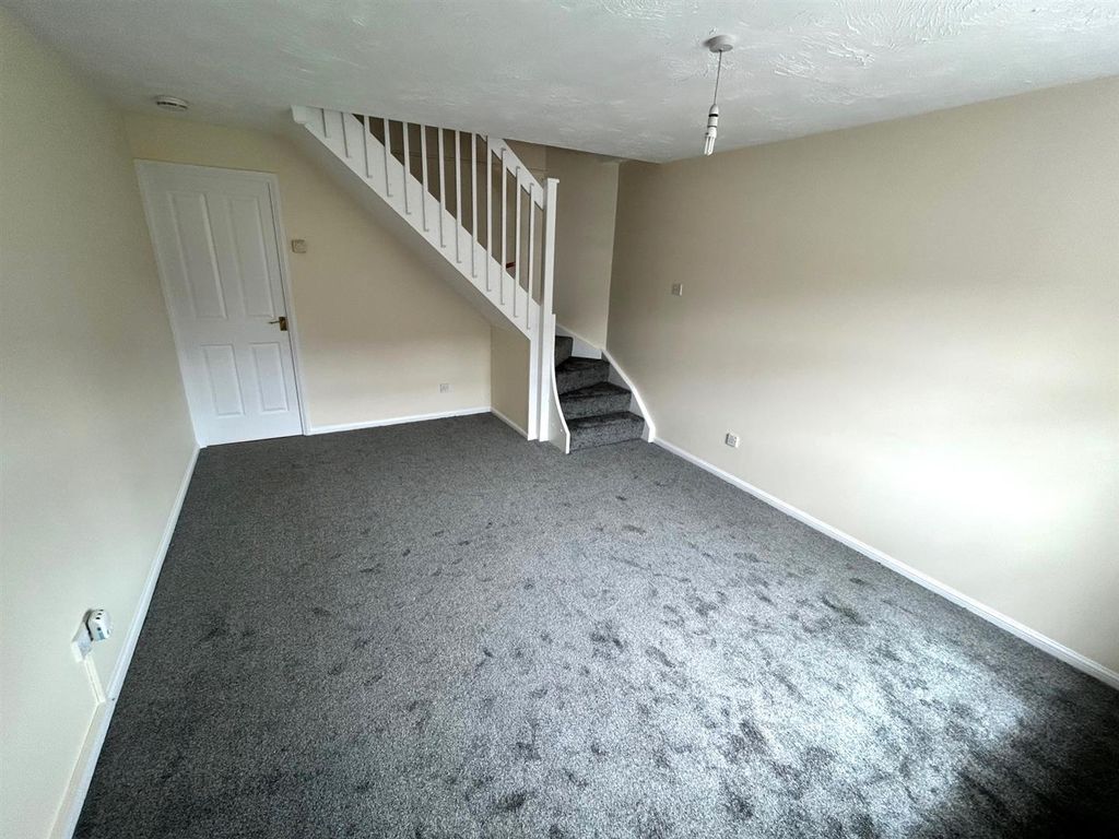 Property photo 2 of 10 Living Room