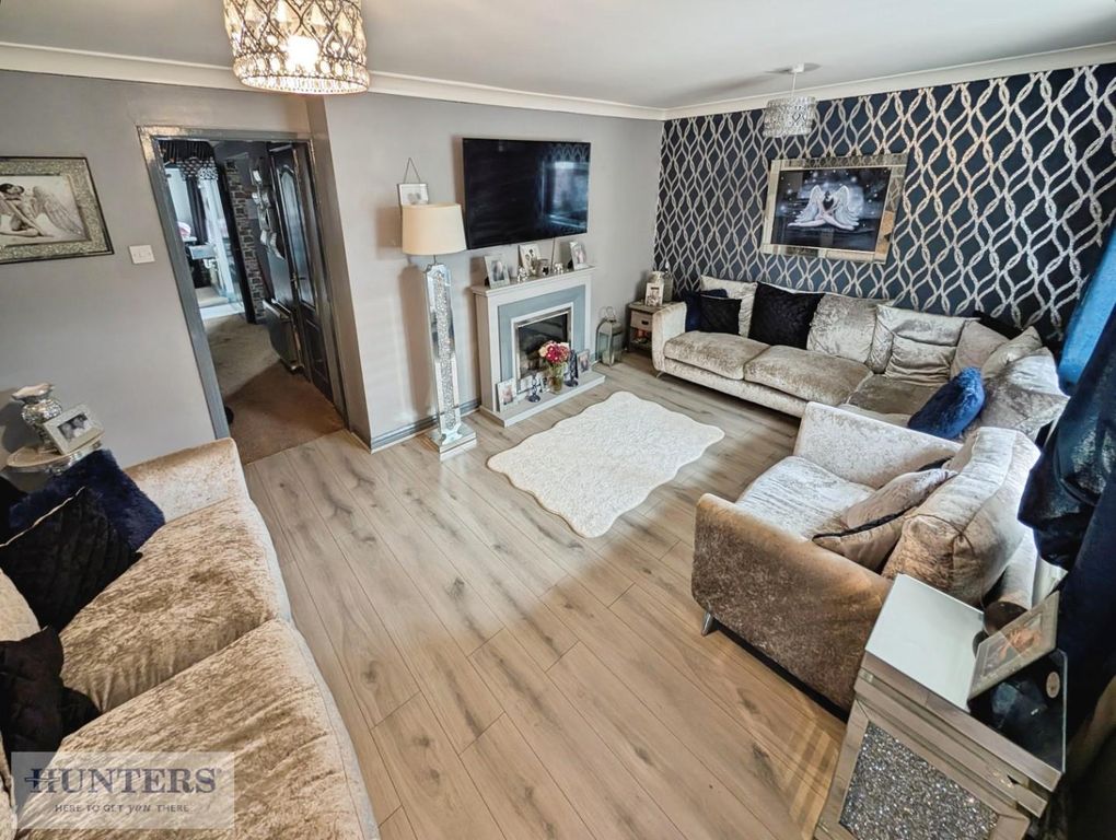 Property photo 2 of 16 Lounge