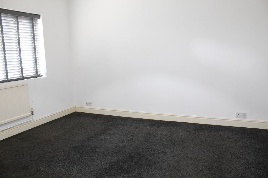Property photo 2 of 12 Lounge