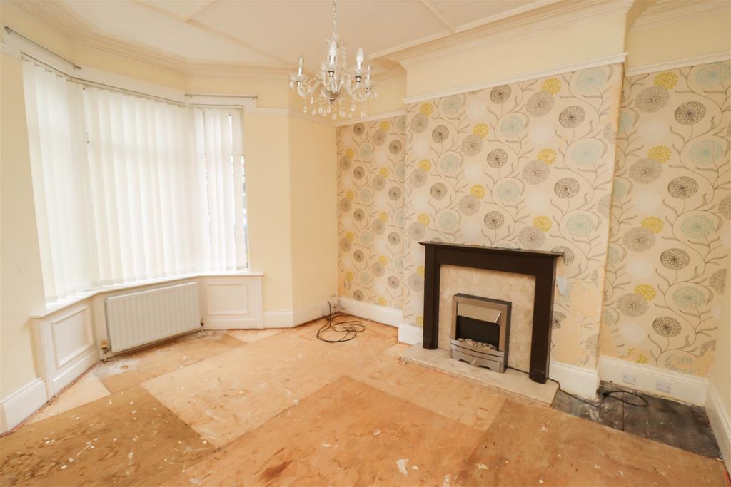 Property photo 2 of 12 Lounge