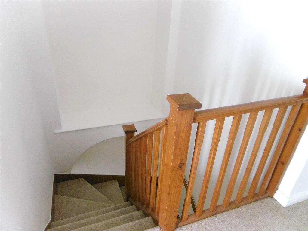Property photo 3 of 10 Stairs (2).Jpg
