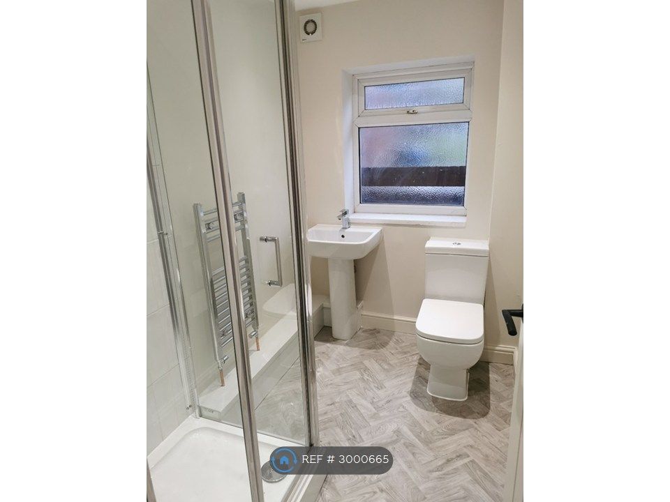 Property photo 3 of 8 Bathroom