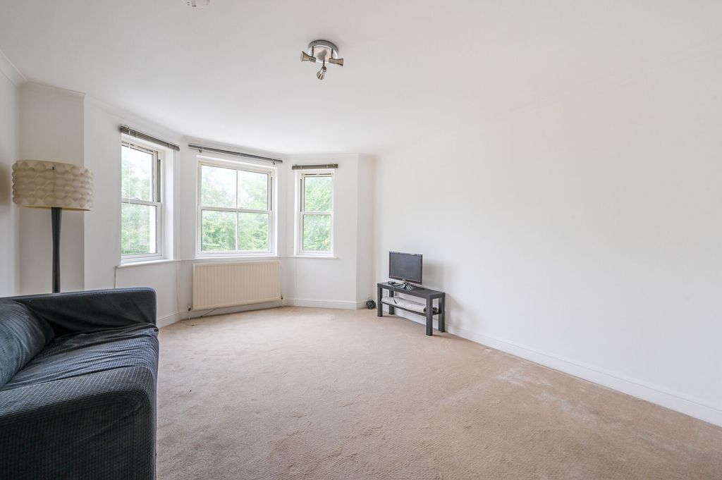 Property photo 2 of 8