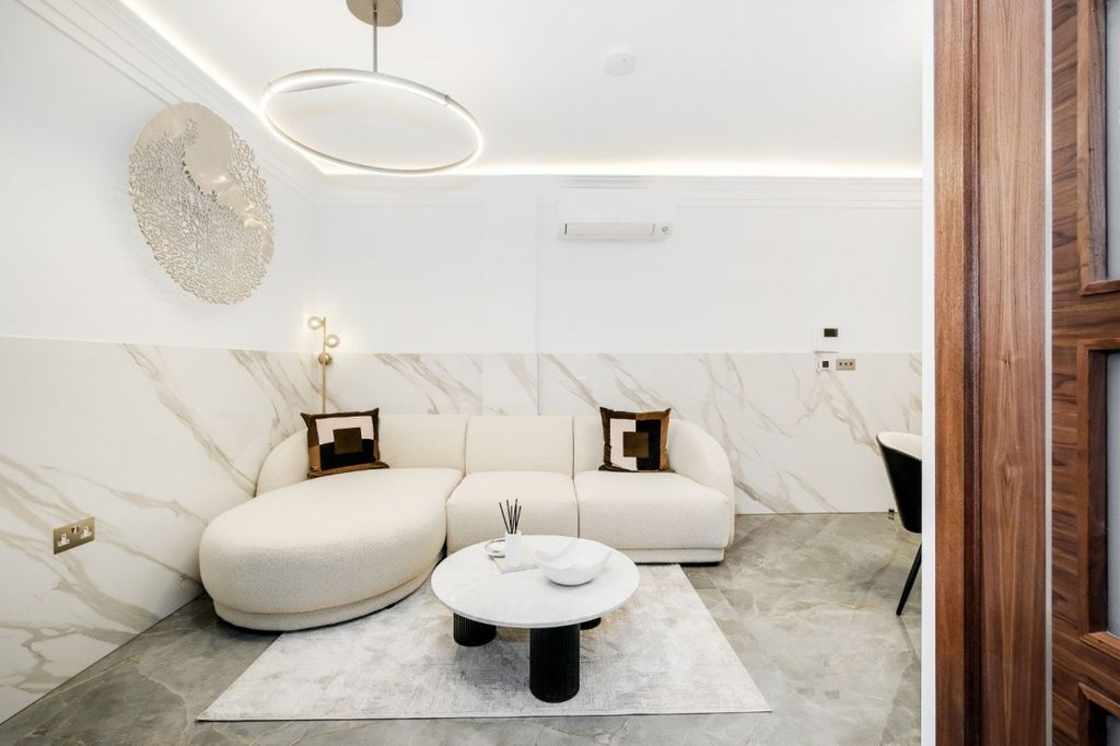 Property photo 2 of 36