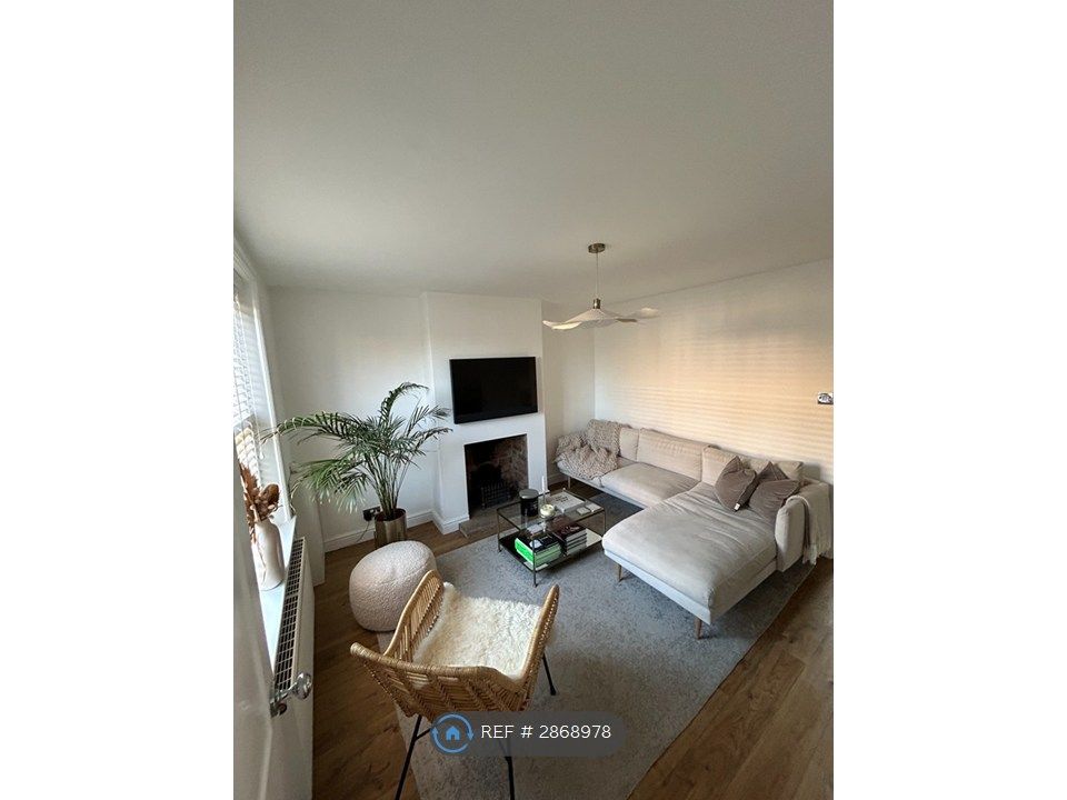 Property photo 2 of 10 Living Room