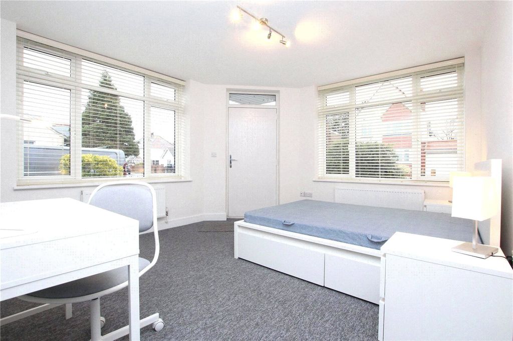 Property photo 2 of 7 Room- Example