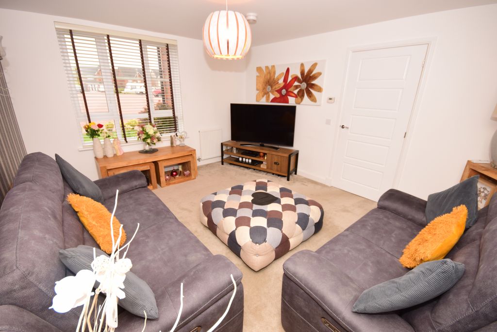 Property photo 2 of 31 Lounge