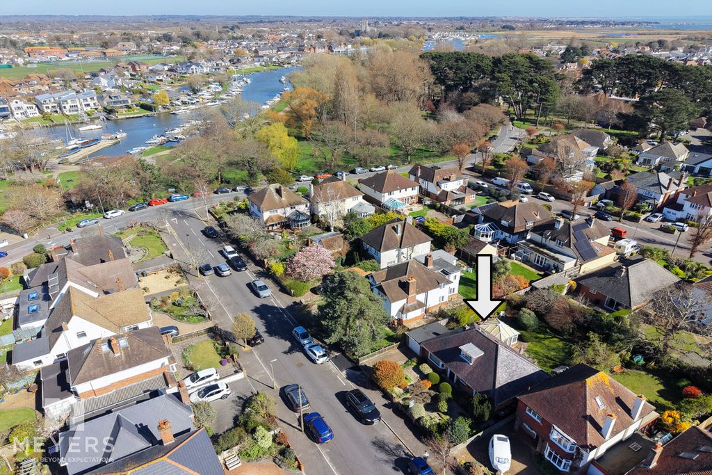 Property photo 2 of 26