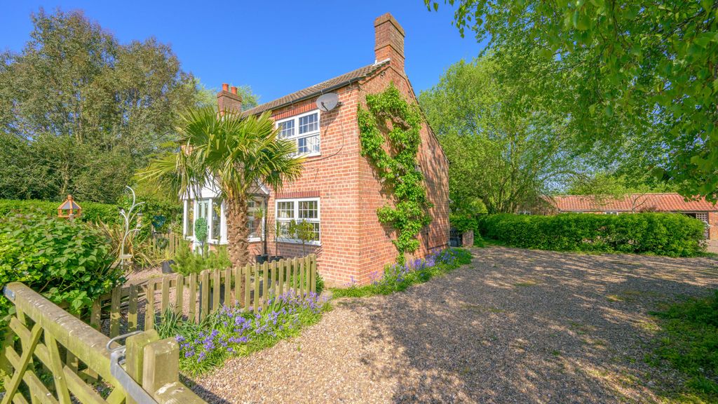 Property photo 2 of 81