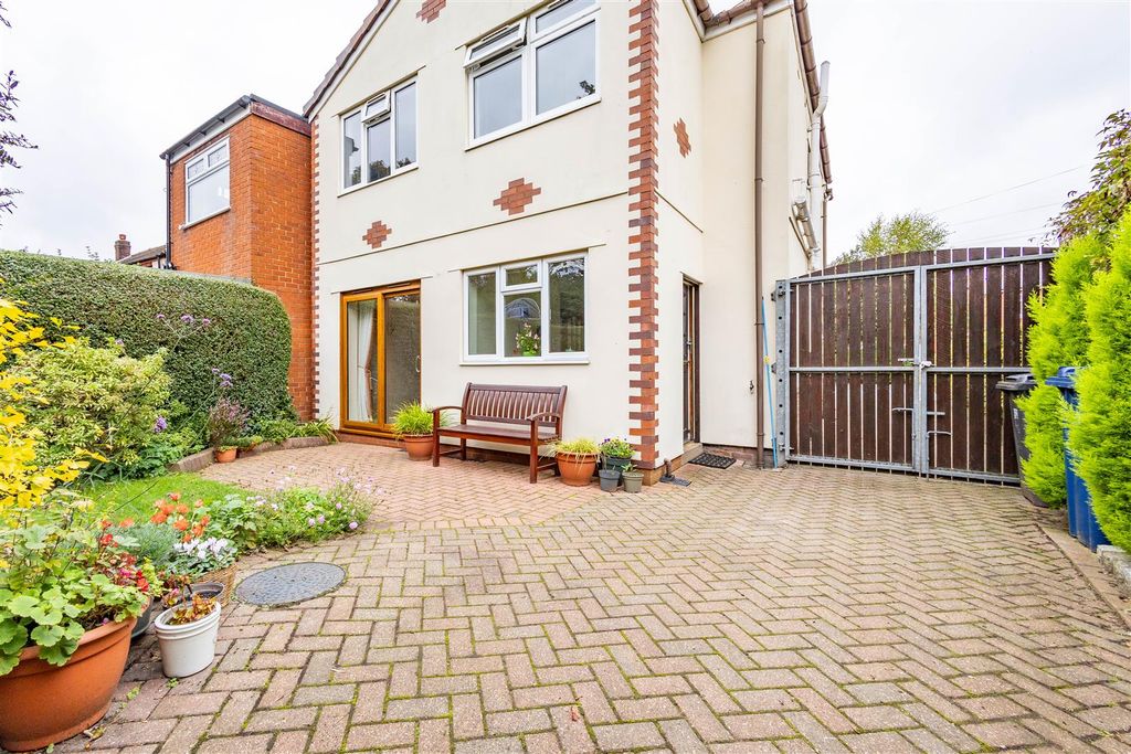 Property photo 2 of 22 Garden