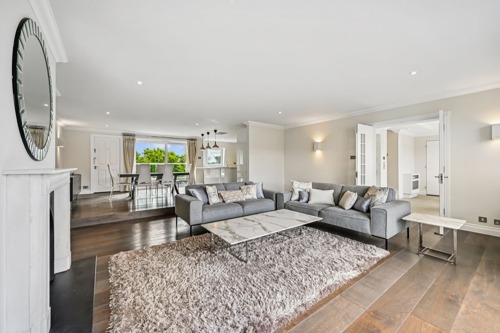 Property photo 1 of 16 Penthouse C Montr...