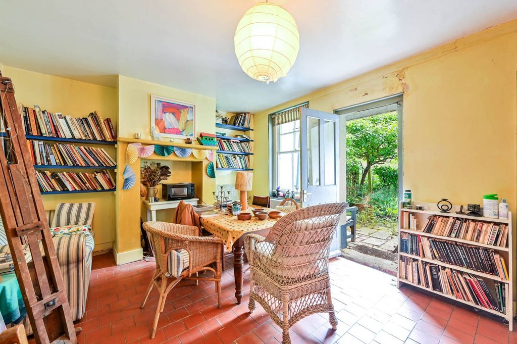 Property photo 2 of 13