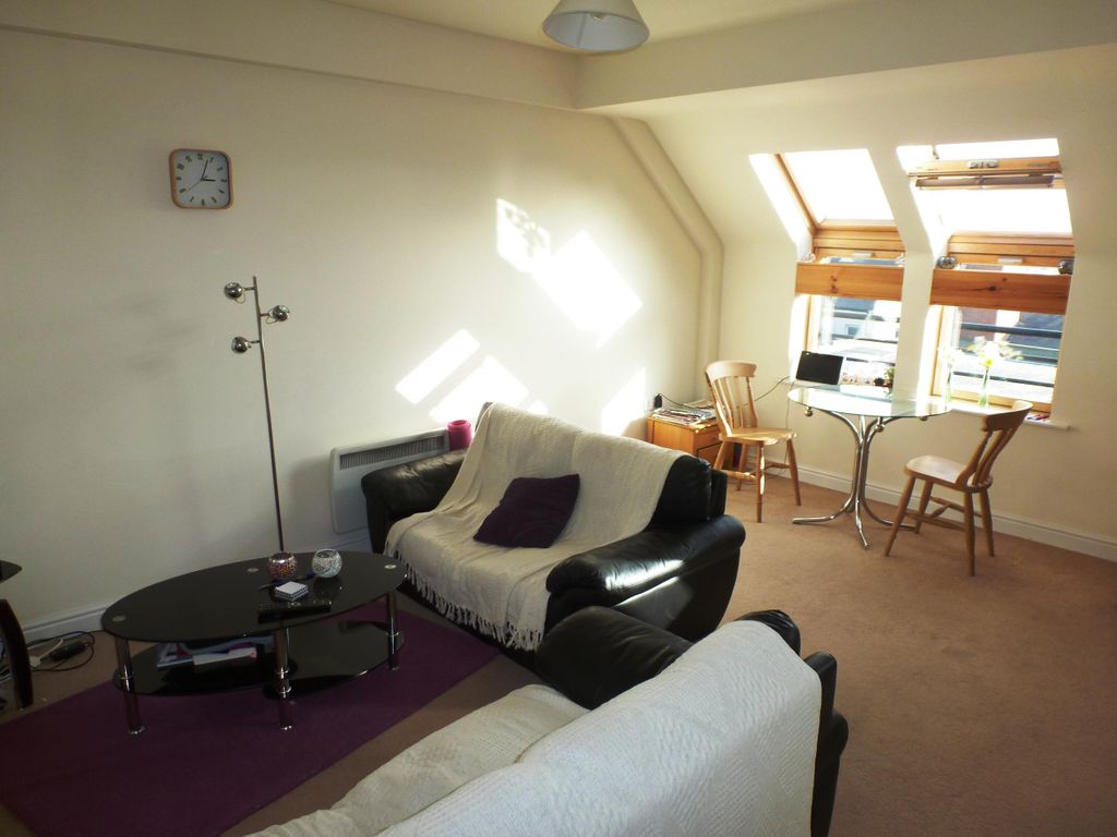 Property photo 3 of 10 Dining Room