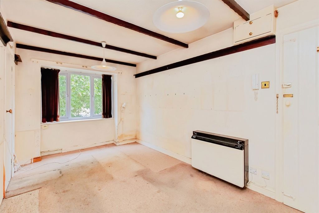 Property photo 3 of 13
