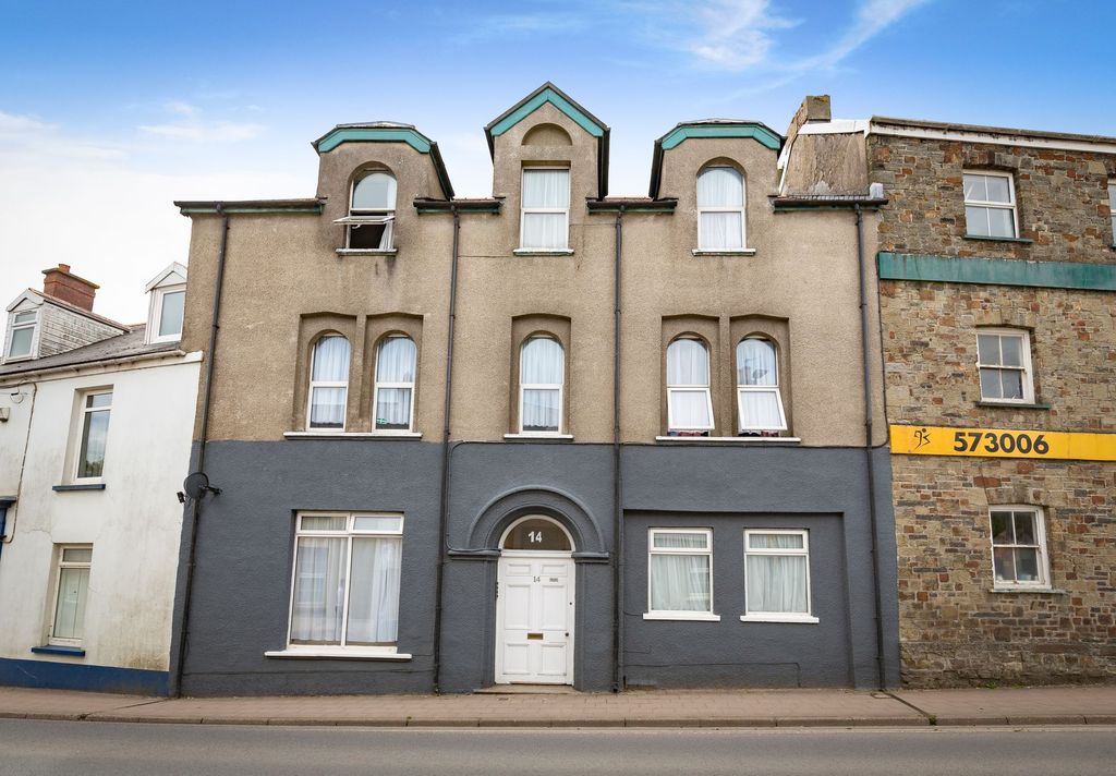 Property photo 1 of 2