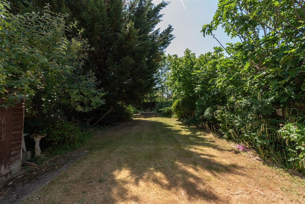 Property photo 2 of 16 Chase Side 14.Jpg