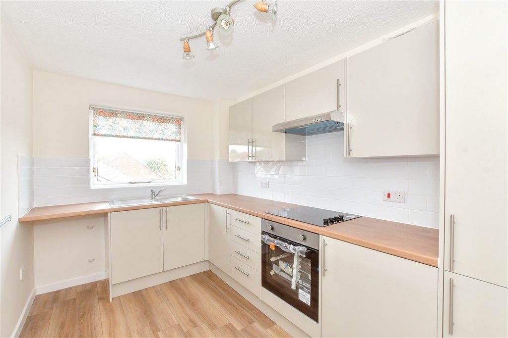 Property photo 2 of 8 Kitchen