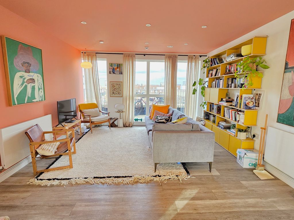 Property photo 3 of 18