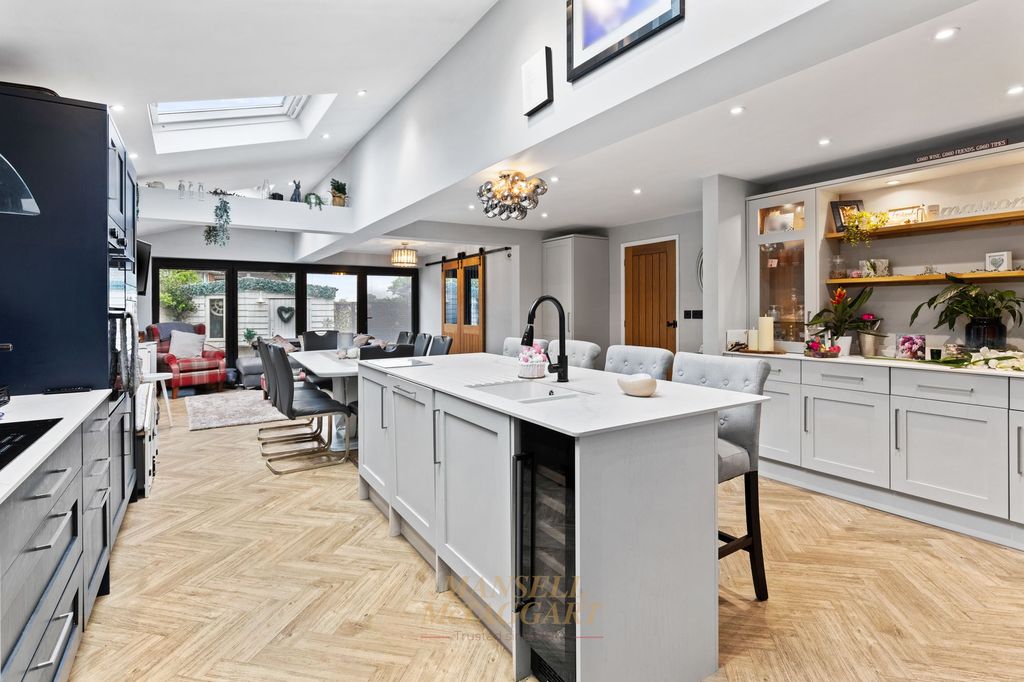 Property photo 2 of 36