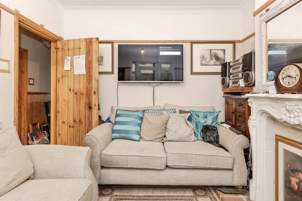 Property photo 3 of 19