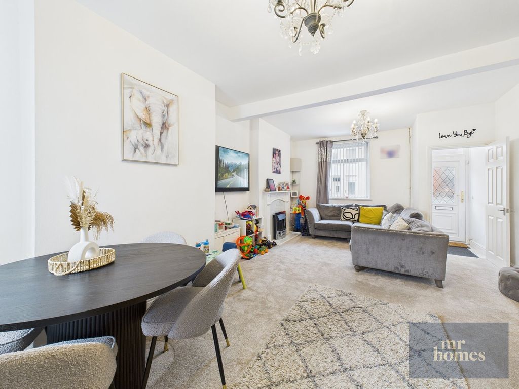 Property photo 2 of 28