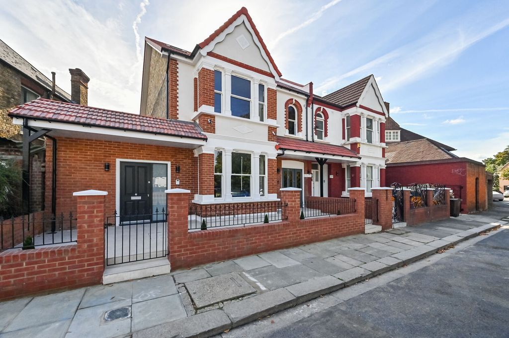 Property photo 2 of 33