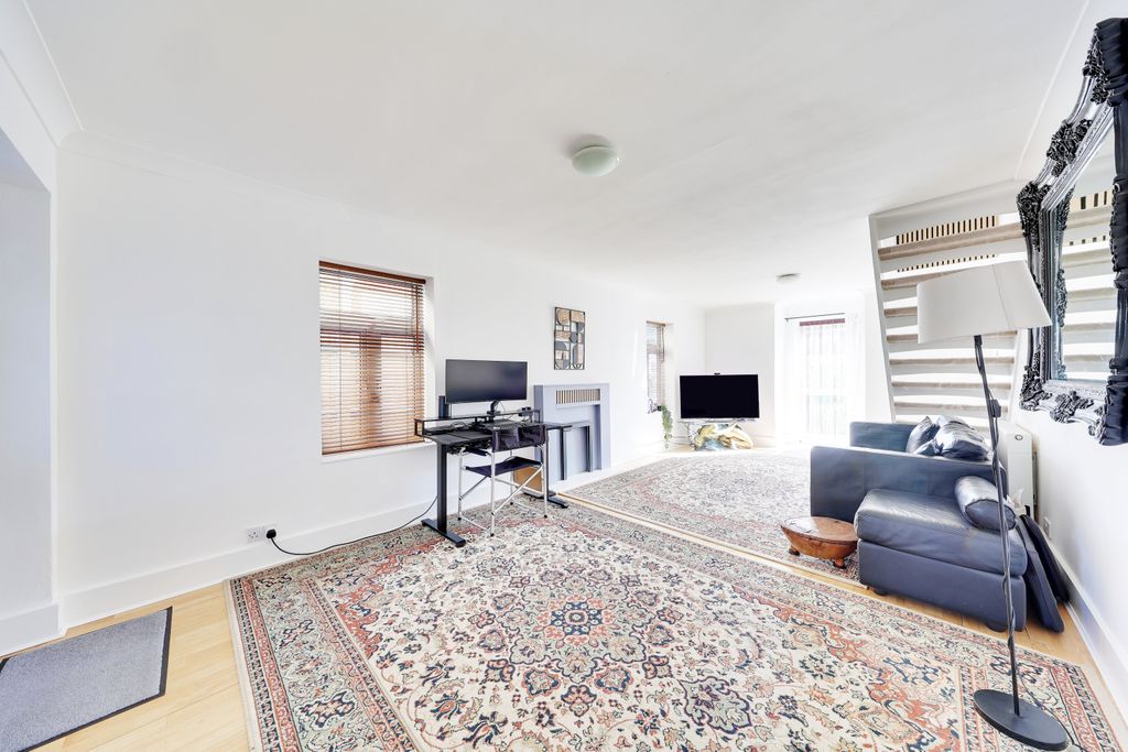 Property photo 2 of 21