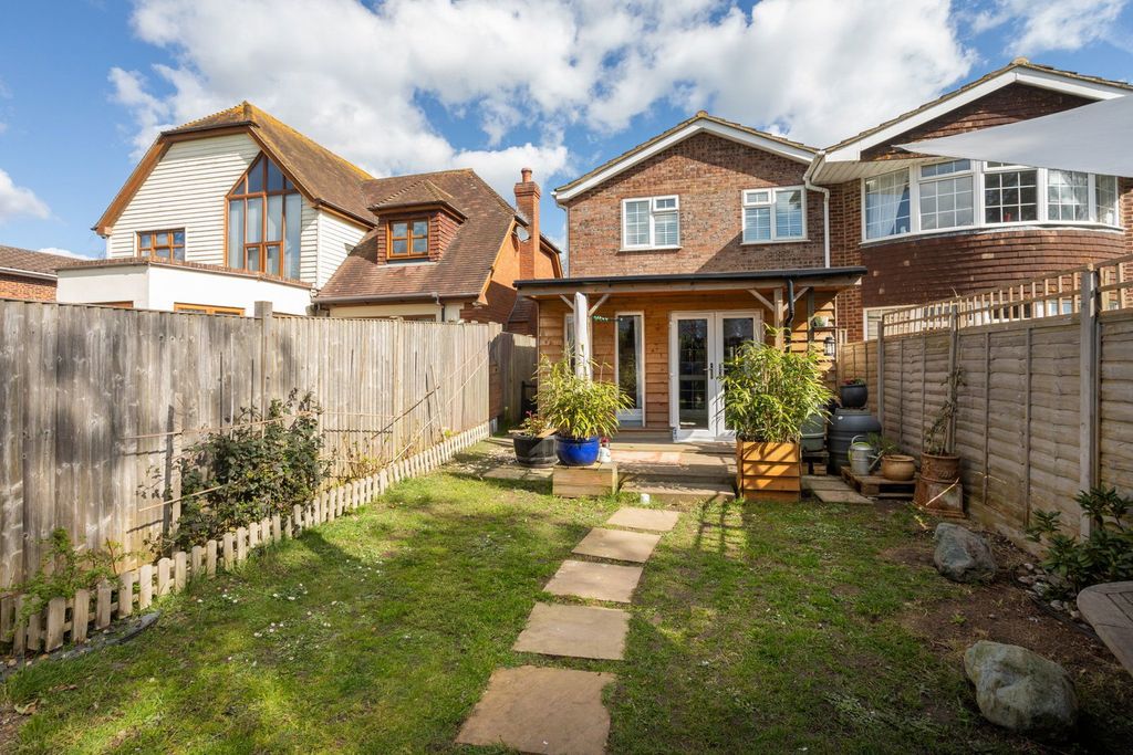 Property photo 2 of 28