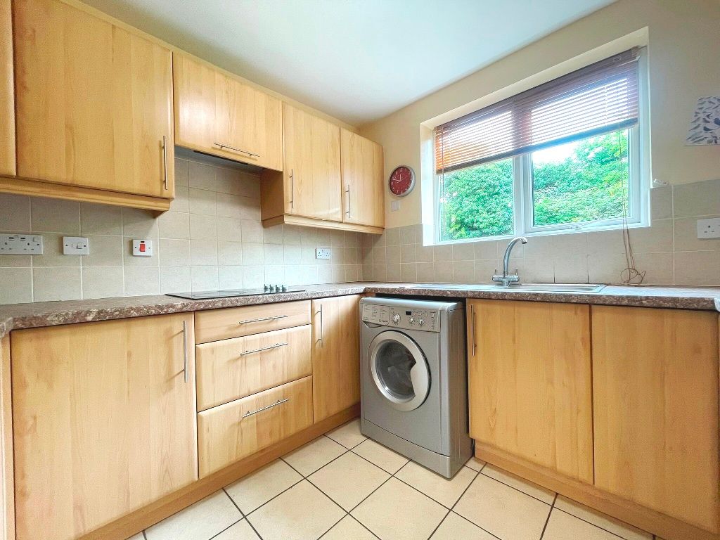 Property photo 2 of 6 Kitchen