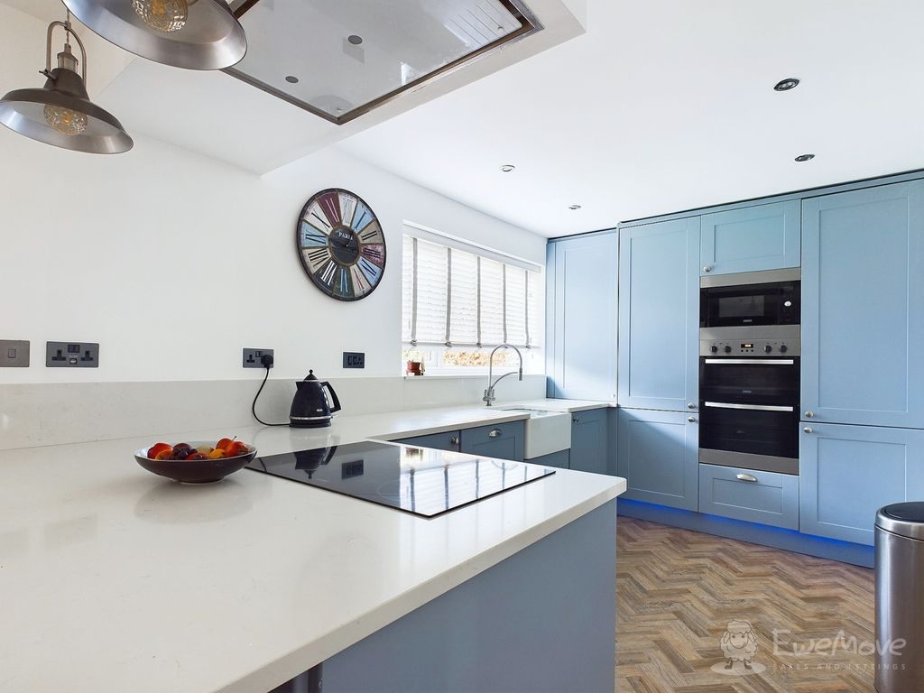 Property photo 2 of 15 Kitchen