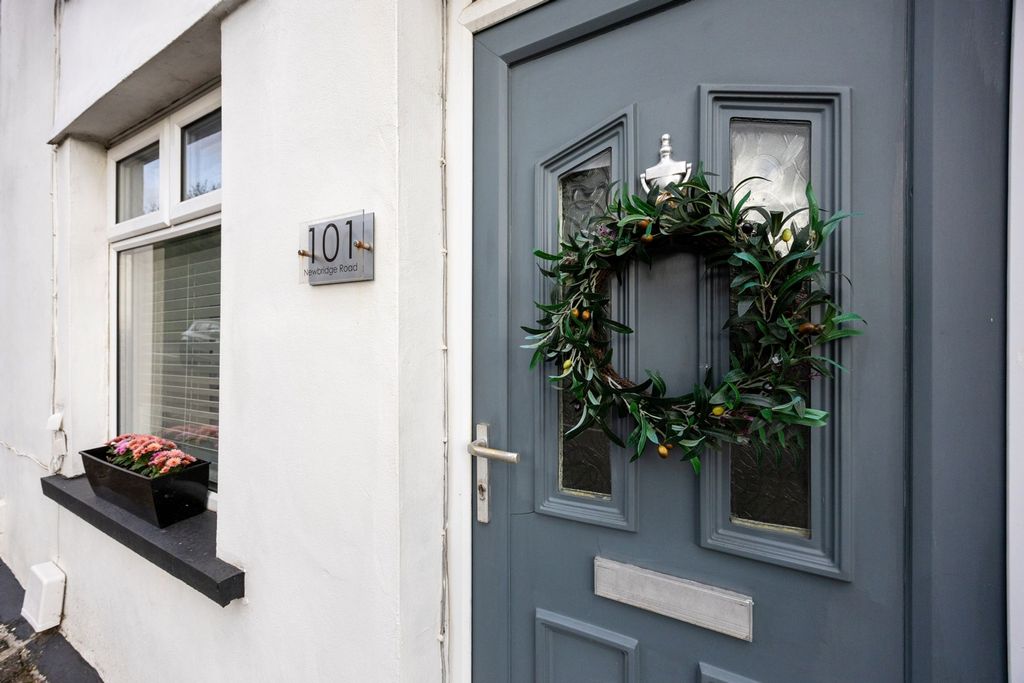 Property photo 3 of 35