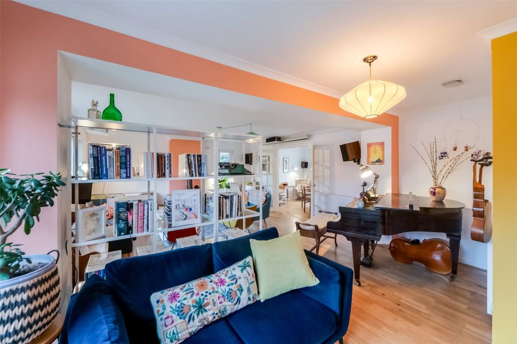 Property photo 3 of 42 Picture No. 13