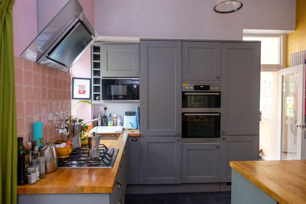 Property photo 2 of 27 Kitchen