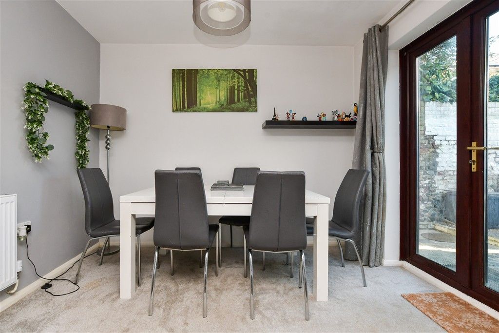 Property photo 3 of 14 Dining Area