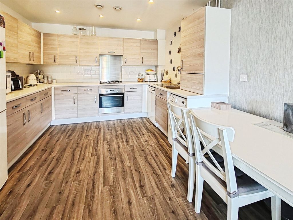 Property photo 3 of 12 Kitchen/Dining Area
