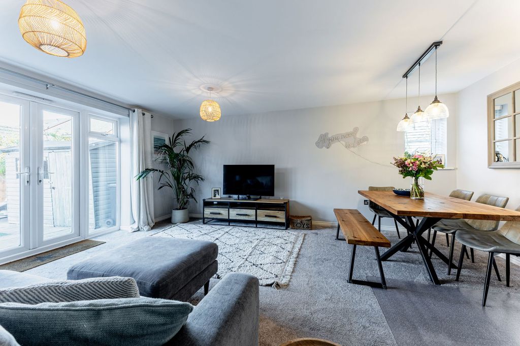 Property photo 3 of 26