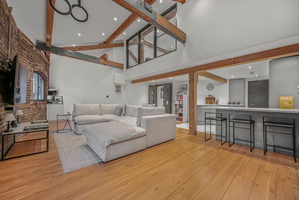 Property photo 3 of 11 Image