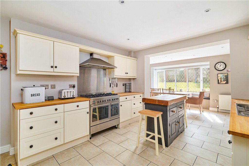 Property photo 3 of 29 Living Kitchen