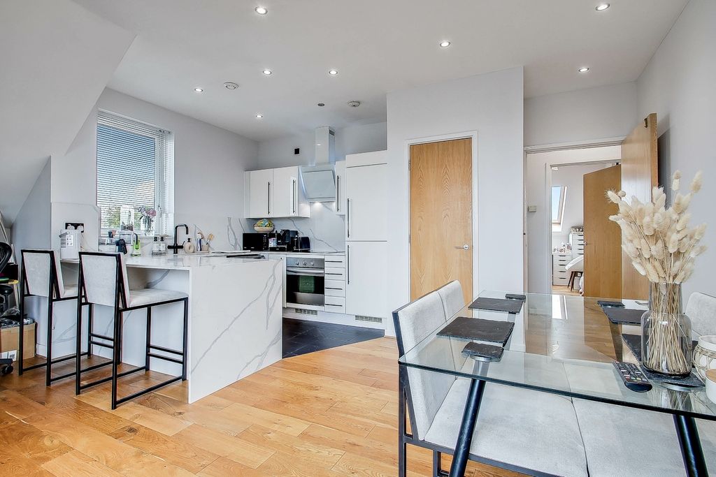 Property photo 3 of 23 4957906