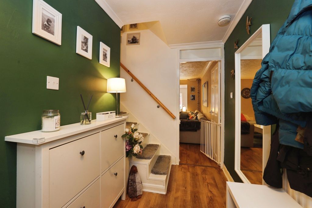 Property photo 2 of 20