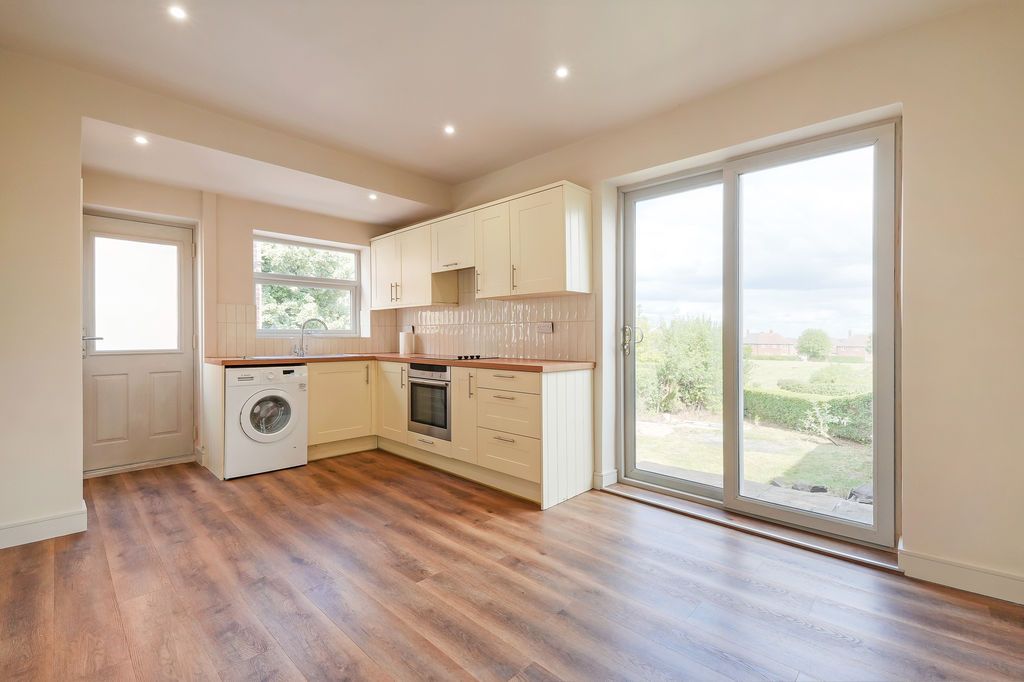Property photo 2 of 23 Kitchen Dining Space