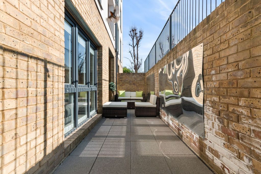 Property photo 3 of 12