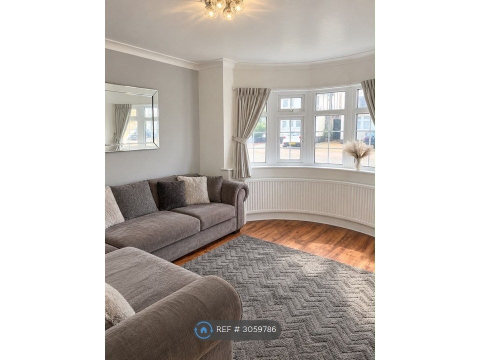 Property photo 1 of 8 Front Room