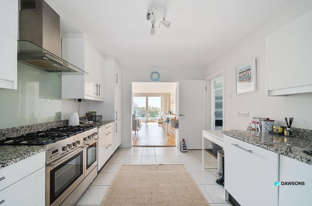 Property photo 3 of 26 Aa8A668E-627c-45Ba-B0Ba-00cd6E7Fe01E.Jpg